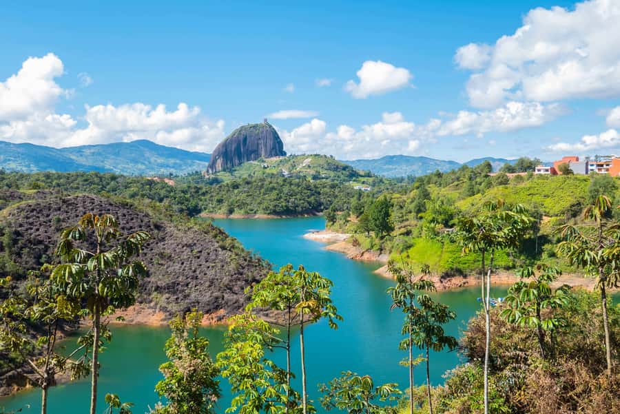 Medellín: Private Guatapé Tour w/ Breakfast, Lunch & Cruise - Lunch and the rhythm of a long day