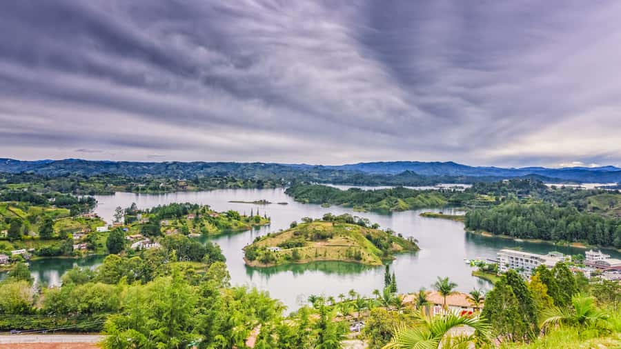 Medellín: Private Guatapé Tour w/ Breakfast, Lunch & Cruise - Breakfast near El Peñol sets up the morning