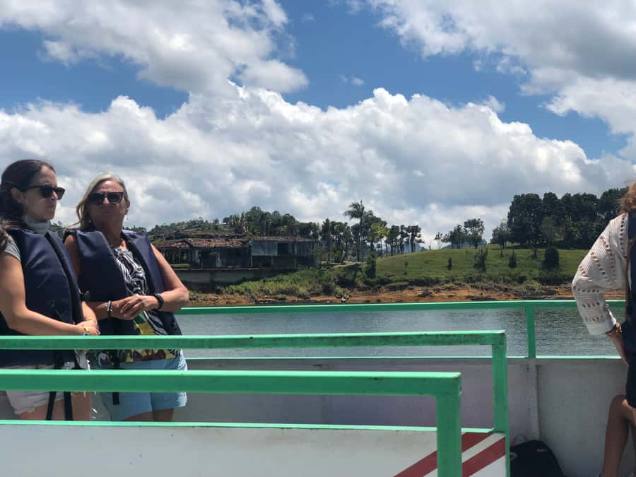 Medellín: Private Guatapé with Peñol Tickets and Boat Ride - Seeing Guatapé from the water