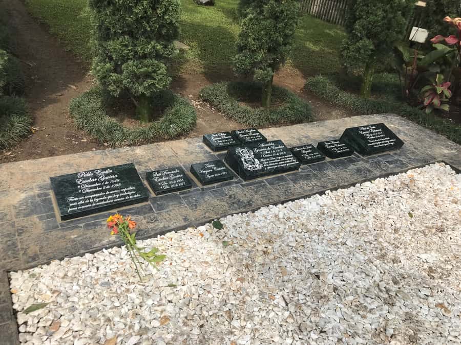 Medellín: Private Pablo Escobar Tour with Cable Car Ride - Key points at a glance