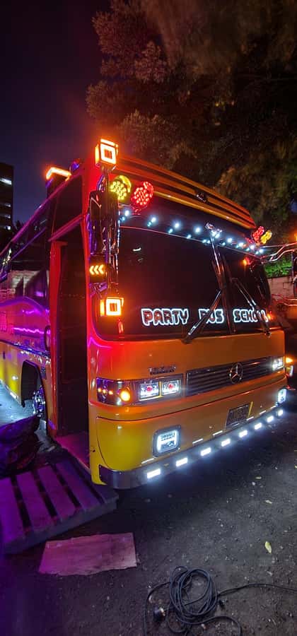 Medellin: Rumbero Party Bus with all the beer you can drink - The stops, pauses, and timing tradeoff
