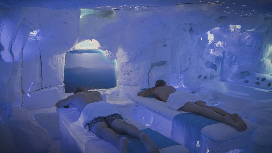 Medellín: Spa Experience with Dinner, Massage and Sauna - Dinner with a live fire show