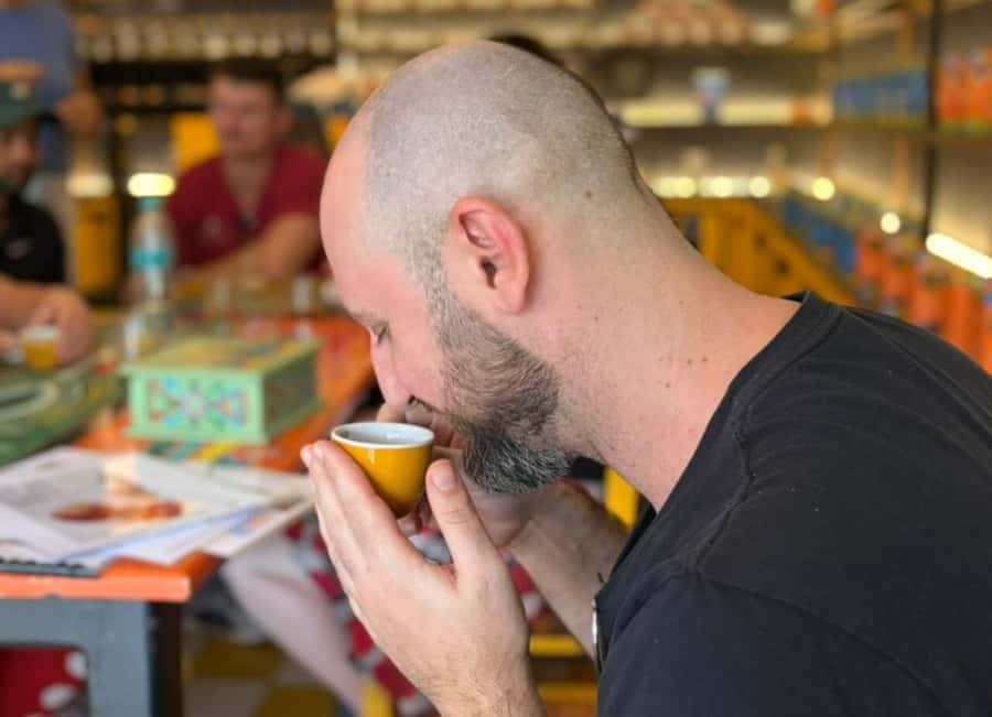 Medellín: Street Food Tour with Local Tastings - Manila for the final hour