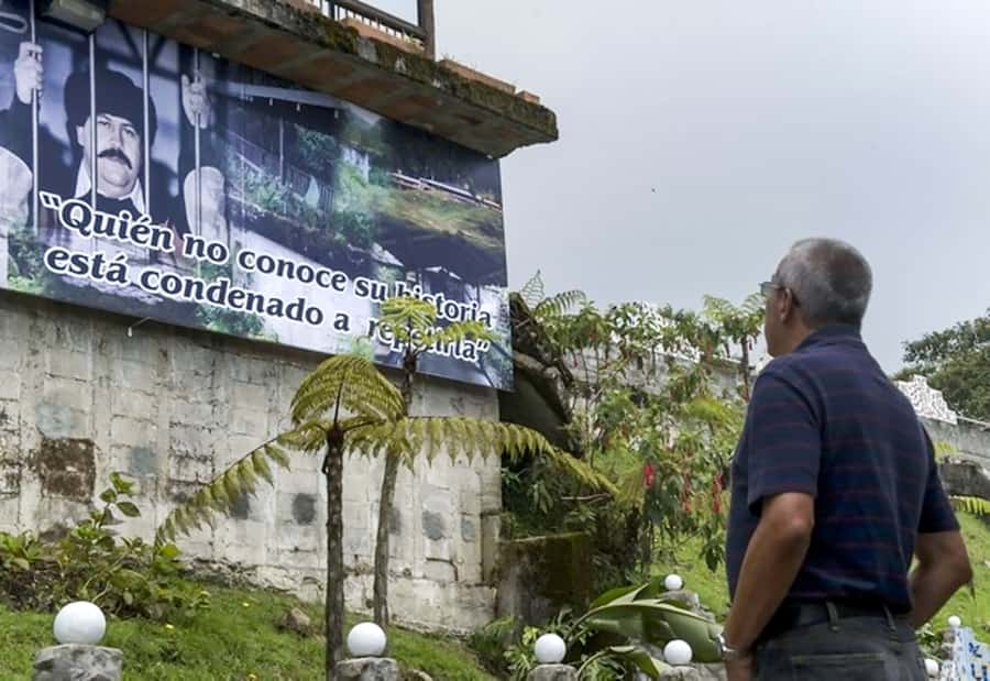 Medellín: The Real Pablo Escobar Tour - Meeting in Park Lleras and setting off by van