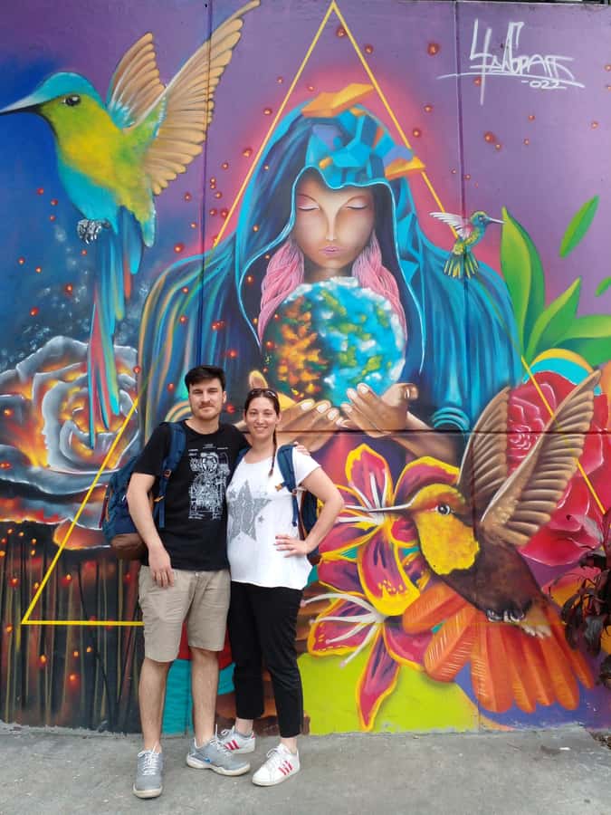 Medellin: Tour Pablo Escobar y Comuna 13 Privado - Why this Medellin tour tells two stories