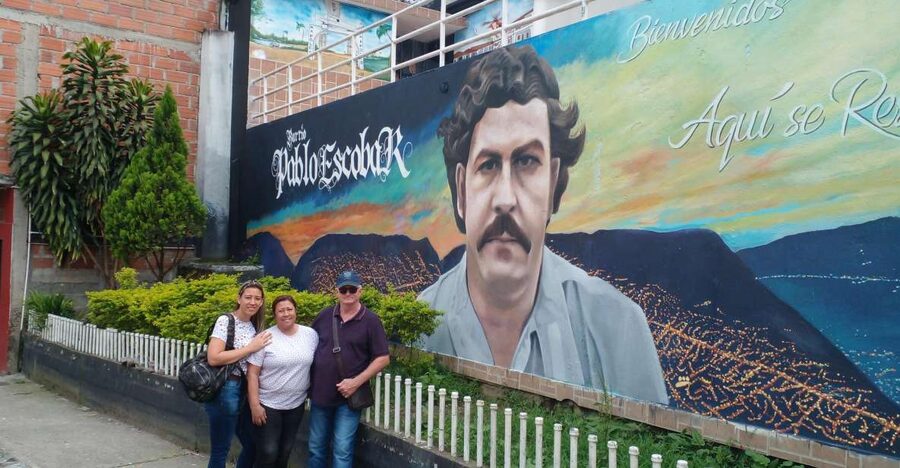 Medellin: Tour Pablo Escobar y Comuna 13 Privado - Timing, comfort, and practical details