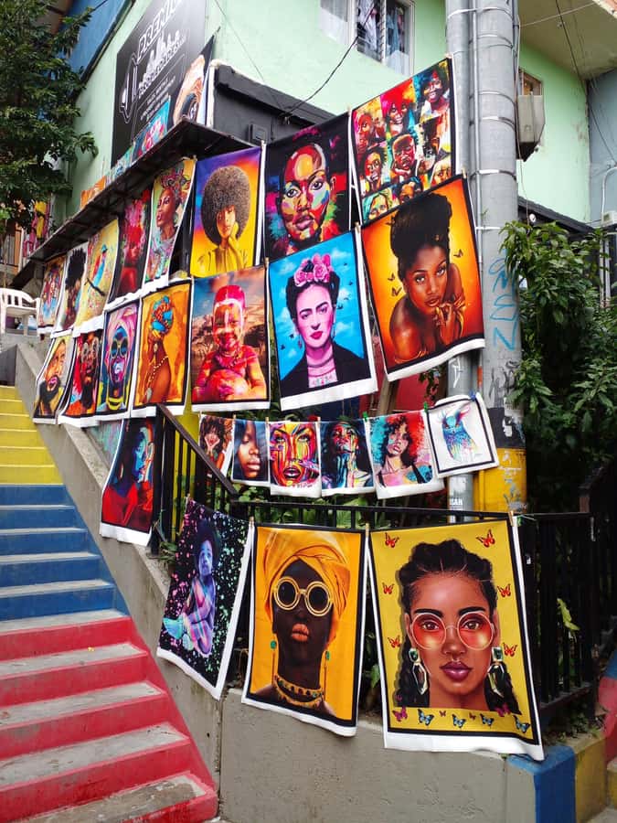 Medellin: Tour Pablo Escobar y Comuna 13 Privado - Starting with Inflexion Park and the old Monaco site