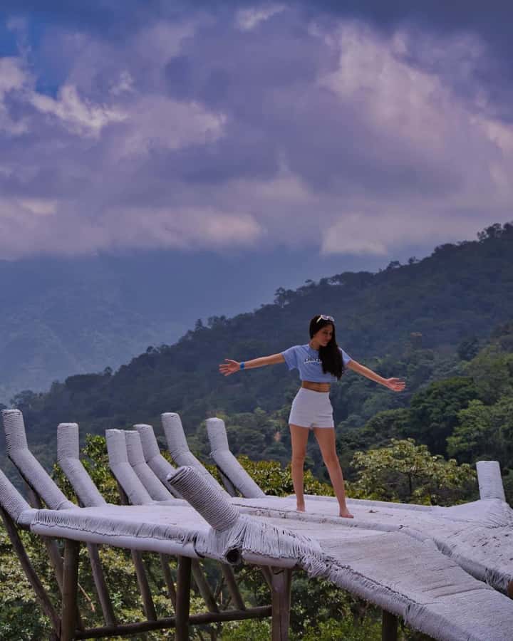 Minca, Marinka Waterfall & Hostel Sierra Minca - The 4x4 climb through tropical rainforest