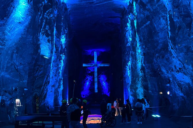 New & Cheapest ZIPAQUIRA & GUATAVITA LAKE Visit 5 Sites/PICKUP - Hiking up to Guatavita Lake