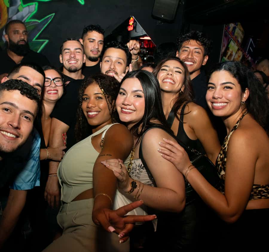 Nightlife Medellin, Rooftops, bars and Clubs - Walking through Parque Lleras and Provenza