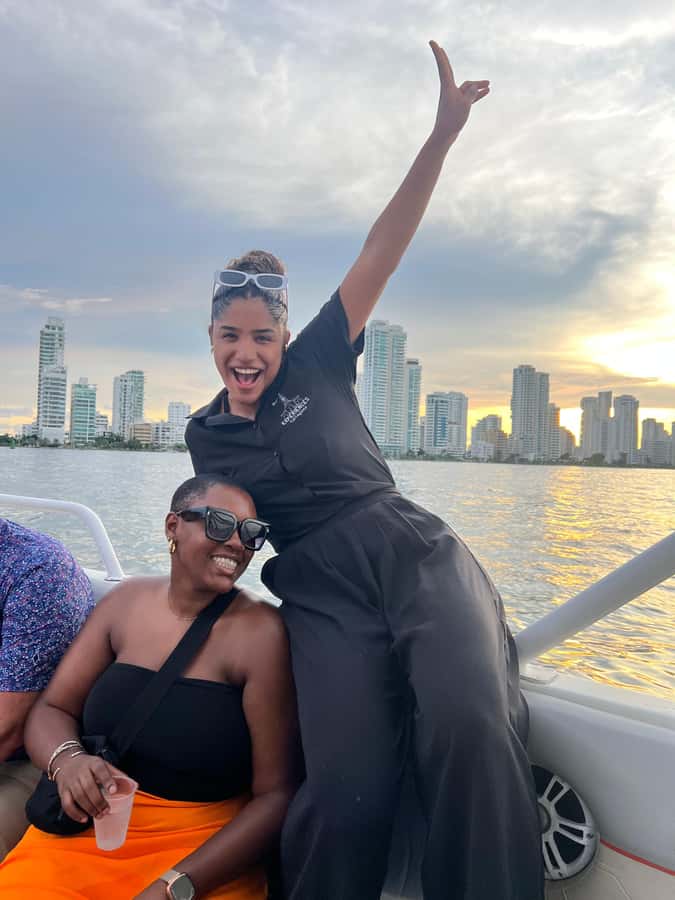 Nightlife: sunset boat party + tour of the old town - Who will enjoy this night most