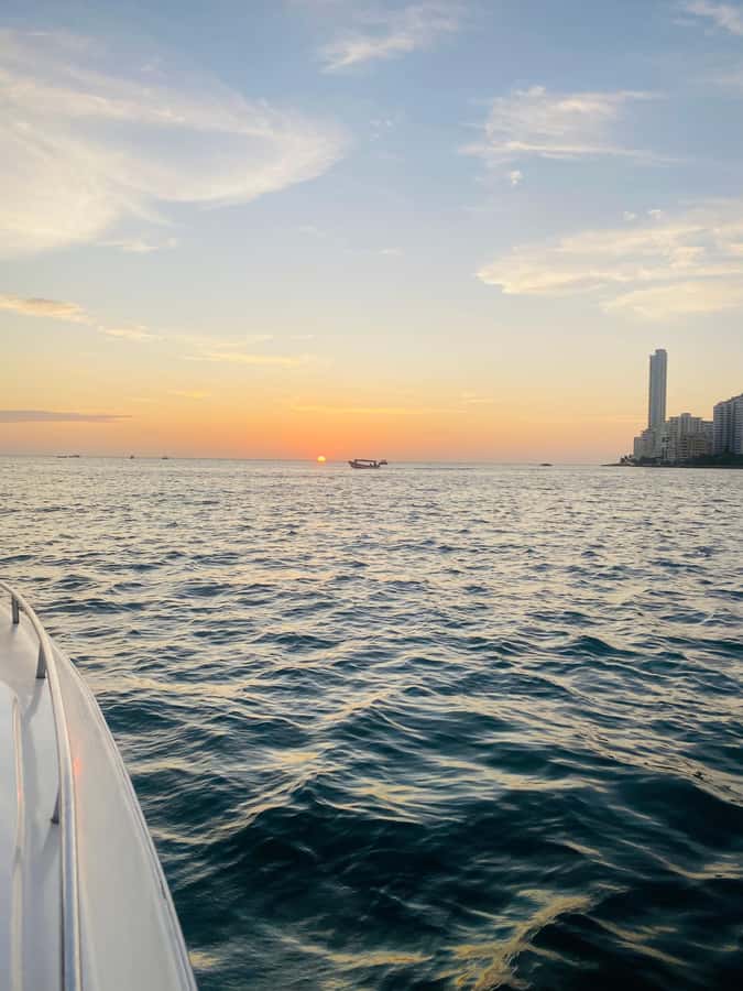 Nightlife: sunset boat party + tour of the old town - Should you book the sunset boat party?