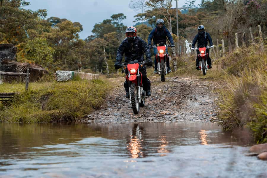 Off-road motorcycle adventure through the Medellín mountains - Getting comfortable on the Honda or Suzuki
