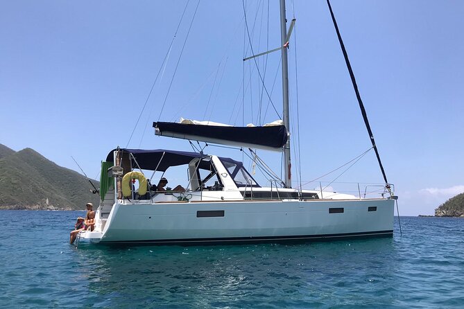 One amazing day in a private recent sailing boat in the Tayrona Park. The best sail trip from Santa Marta! - Bahia Concha Around Noon