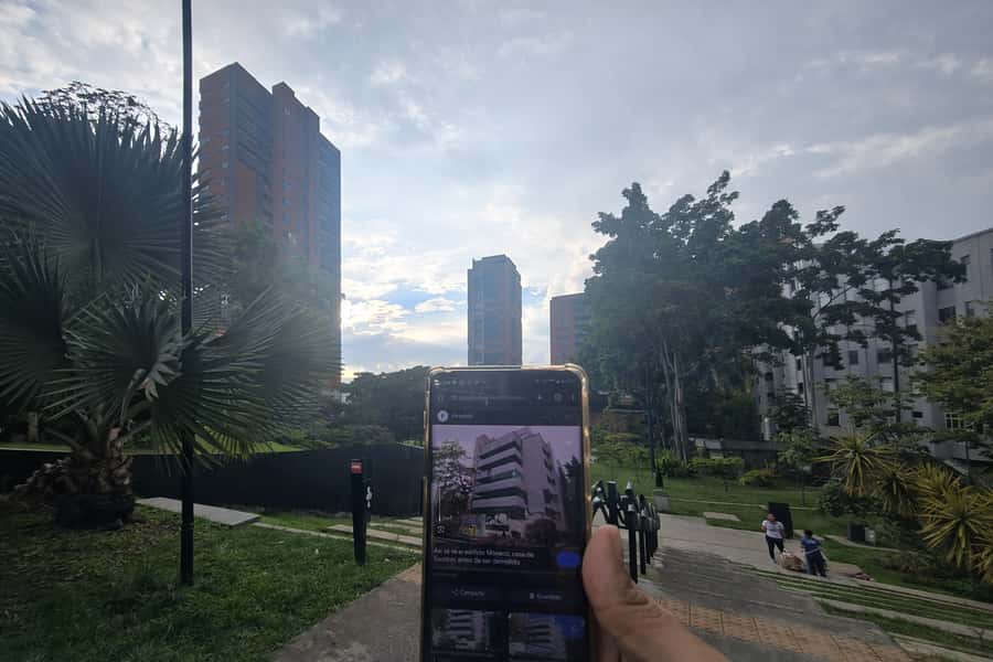 Pablo and the drug trafficking world - Stop four: Jardines Montesacro and the grave