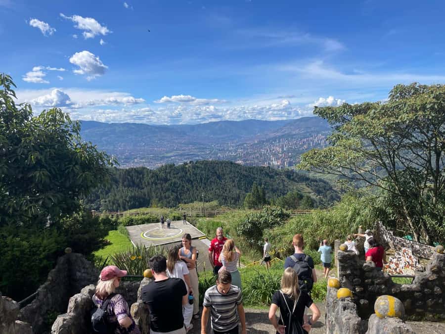 Pablo and the drug trafficking world - Why the private car matters in Medellín traffic