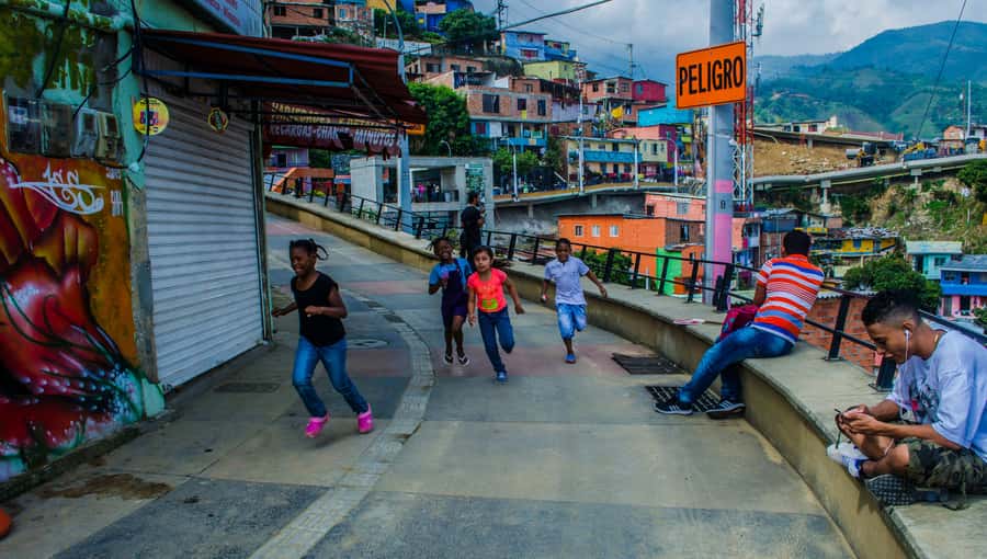 pablo, comuna 13 & cable car express tour - Why this compact Medellín tour works