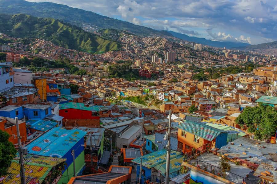 pablo, comuna 13 & cable car express tour - Comuna 13 and the story after the 1990s