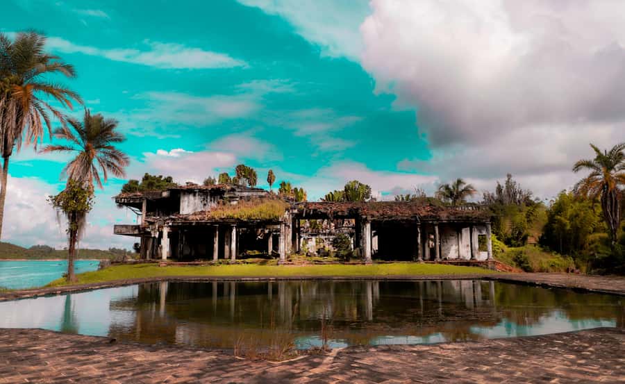 Pablo Escobar Mansion+Paintball+Boat+ATV (Private Guatape) - Quad biking across the estate