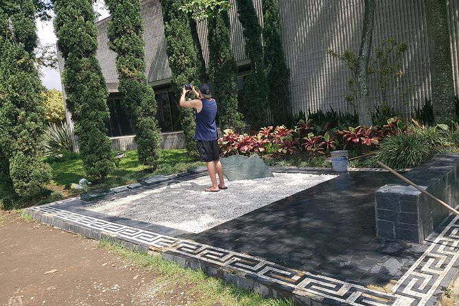 Pablo Escobar Private Group Tour Including La Catedral Jail in Medellin - Cementerio Jardines Montesacro and the graves