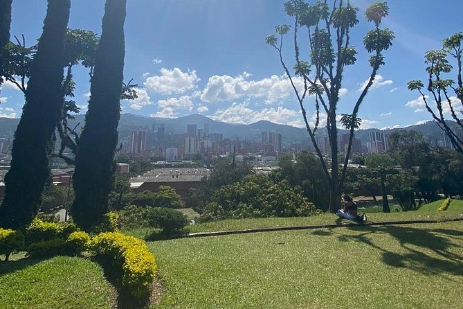 Pablo Escobar Tour And Comuna 13 - The comfort of hotel pickup and an air-conditioned vehicle