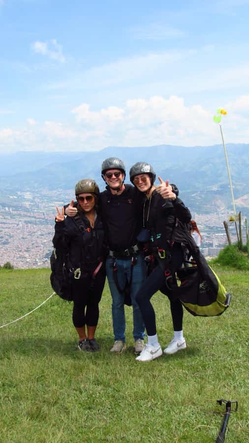 Paraglide over beautiful Medellin - Breakfast Before the Flight