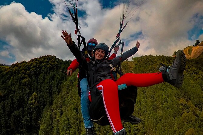 Paragliding flight in Medellin with expert pilots - Your briefing before takeoff