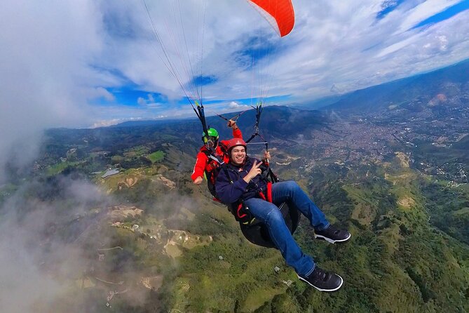 Paragliding flight in Medellin with expert pilots - Weather can change the whole plan
