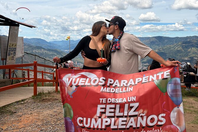 Paragliding in Medellin. - The flight above Medellín and Bello