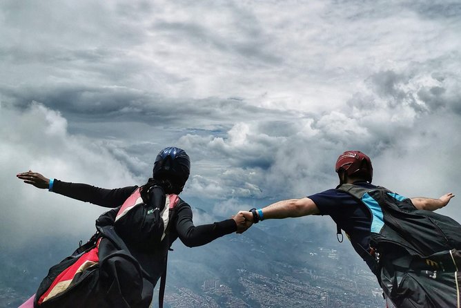 Paragliding in Medellin Includes GoPro and Pick up & Drop off - The pilots and the safety question