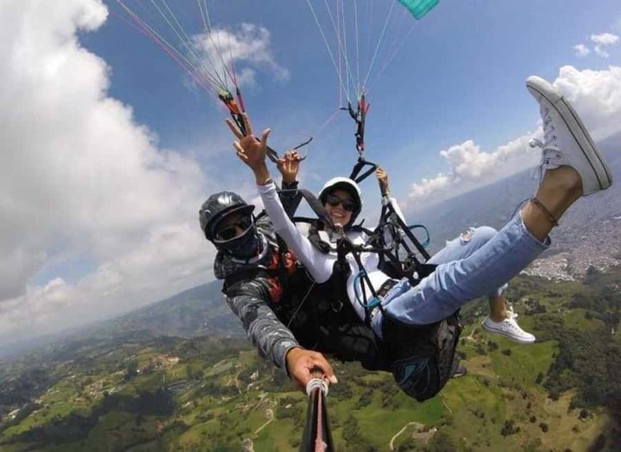 Paragliding Medellin with Transportation and free Videos - GoPro photos and videos without carrying a camera