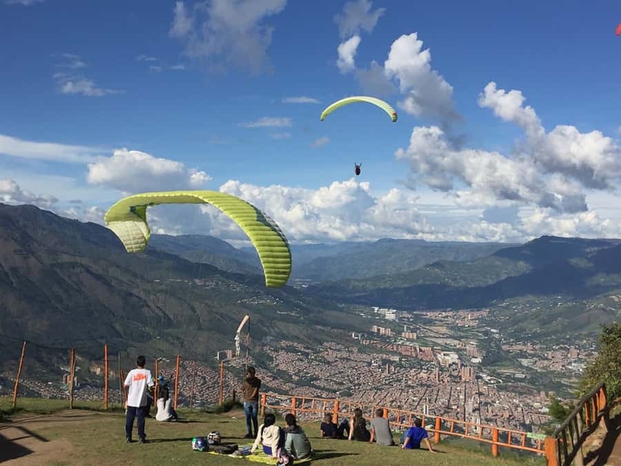 Paragliding the Andes from Medellín - The one-hour safety briefing at San Felix