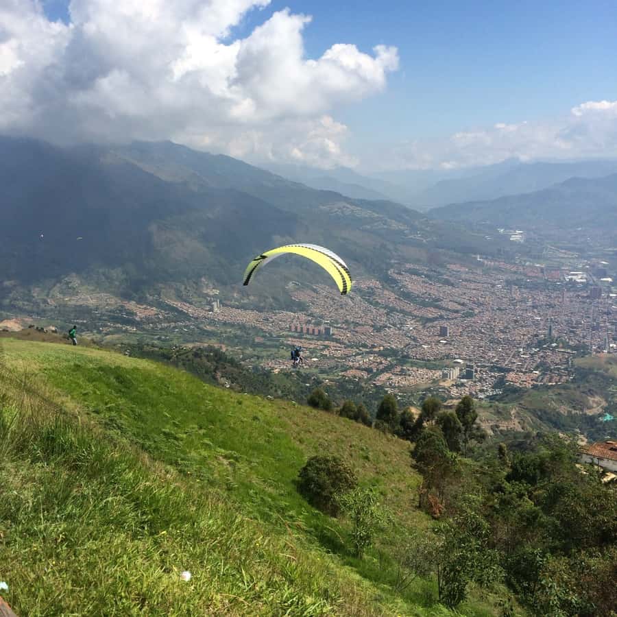 Paragliding the Andes from Medellín - What the private format adds