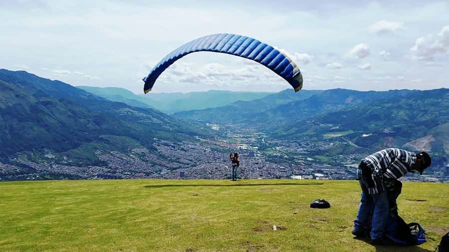 Paragliding the Andes from Medellín - From El Poblado to the mountain launch
