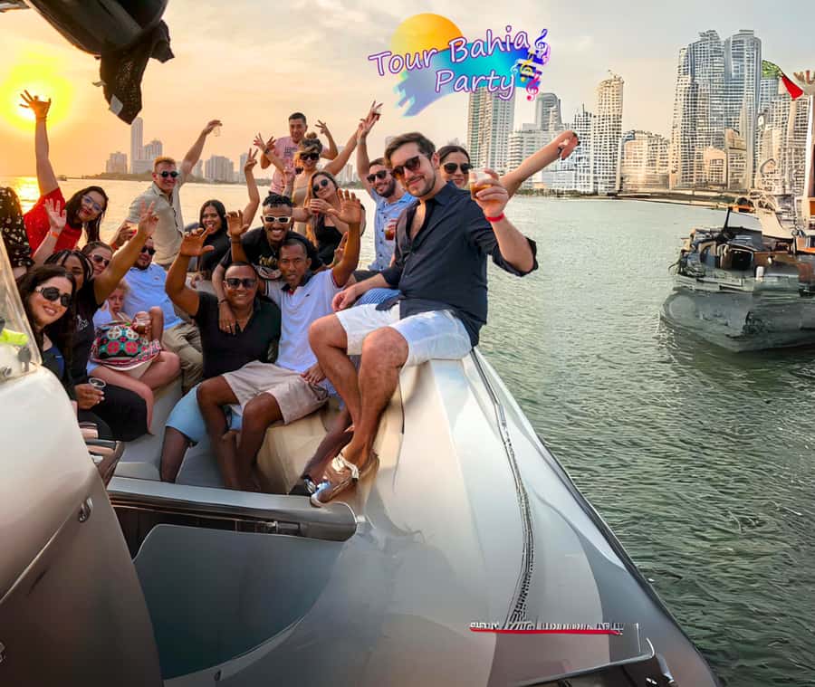 Party Boat in Cartagena Bay with NightClub Ticket - Music, dancing, and the entertainer