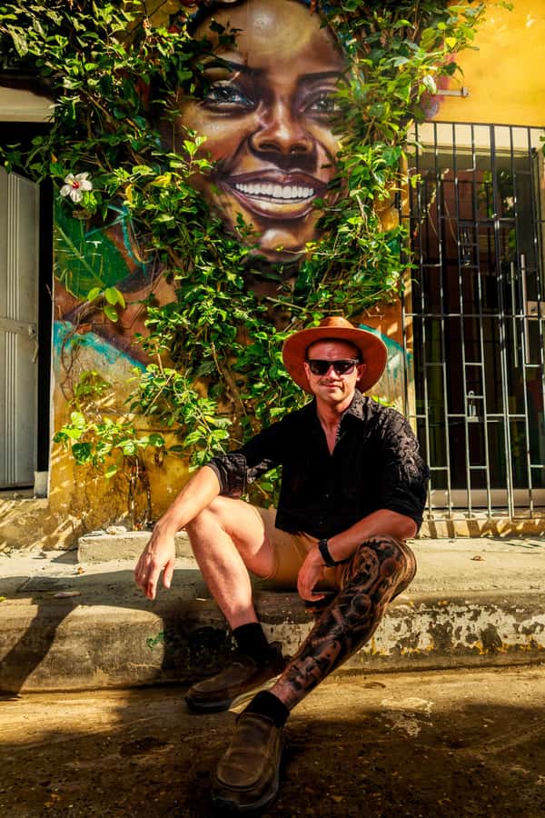 photo session through the streets of cartagena - Following the Murals and Graffiti
