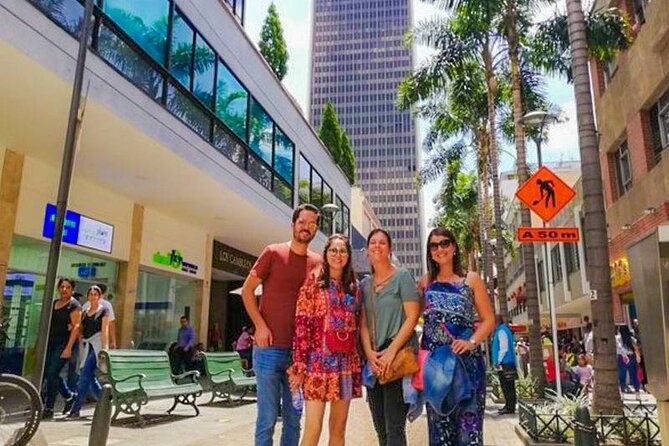 Private City Tour Medellin with Comuna 13 Tour - Atanasio Girardot and Laureles in Fifteen-Minute Bursts