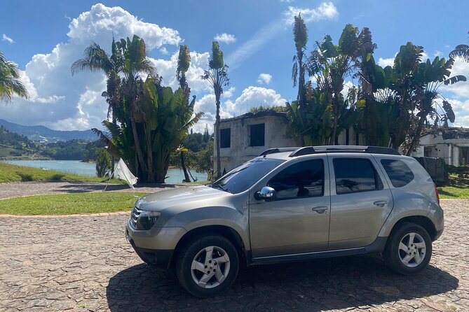 (Private Guatapé) Mansion Pablo Escobar+Paintball+Cuatrimoto+Boat - Walking through Guatapé’s zócalo streets