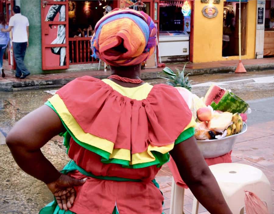 Private Street Food Tour in Walled City and Getsemani - Walking the Walled City with a local guide