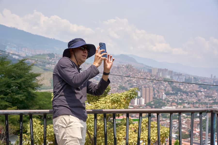 Private Tour Comuna 13 with Cable Car - Why Comuna 13 makes such a strong first Medellín visit