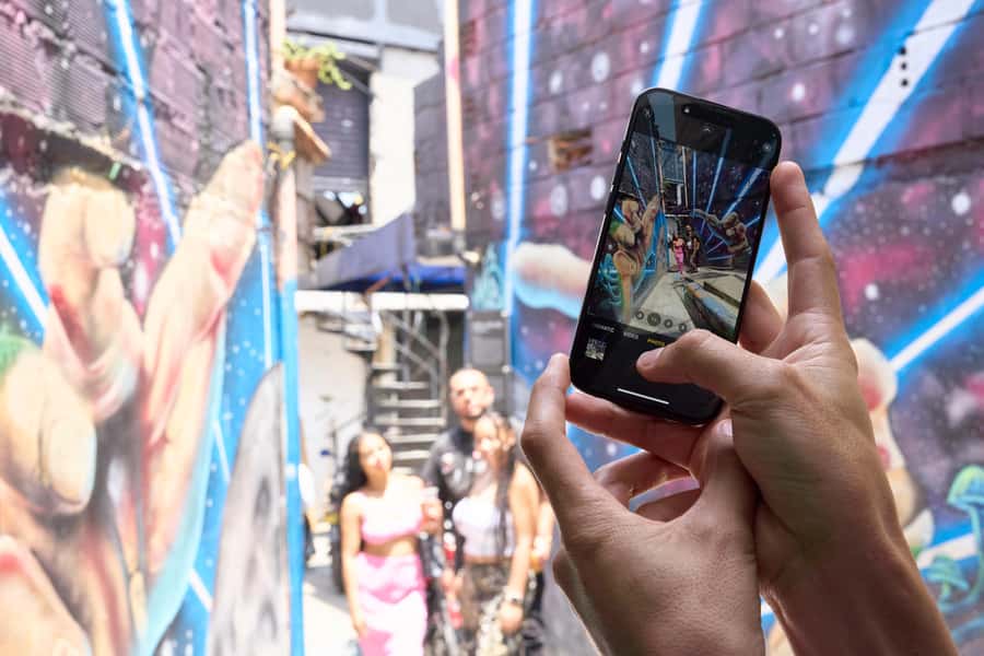 Private Tour Comuna 13 with Cable Car - Markets, snacks, music, and neighborhood life