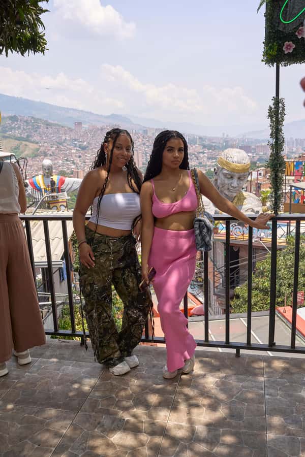 Private Tour Comuna 13 with Cable Car - What the private format is worth at $78
