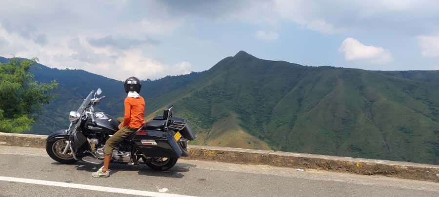 Private Tour on a 1100cc Cruiser Motorcycle - Starting with pickup and a proper safety check