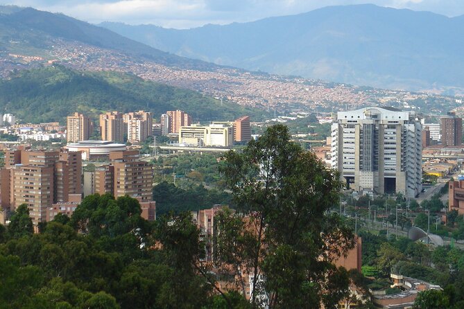 Private transfer service from or to Medellín Airport - Cars, seats, and luggage limits