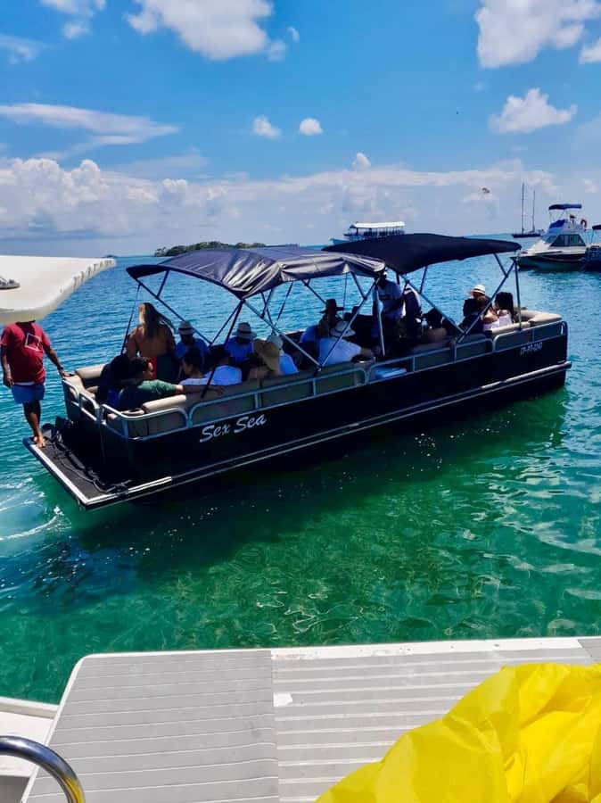SAN ANDRES: FULL DAY SHARED PONTOON TOUR - What the $43 San Andrés pontoon tour delivers