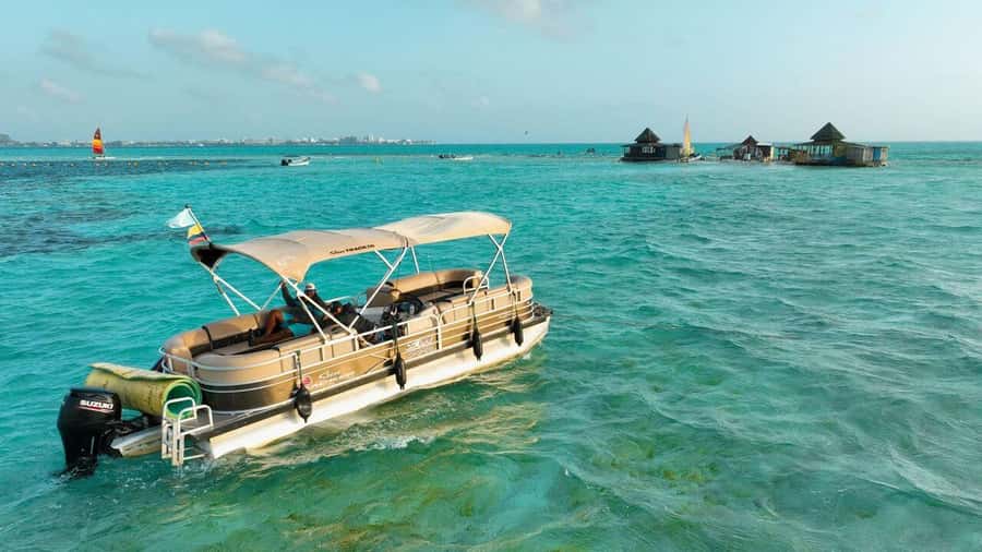 SAN ANDRES: FULL DAY SHARED PONTOON TOUR - Rose Cay and the Natural Aquarium
