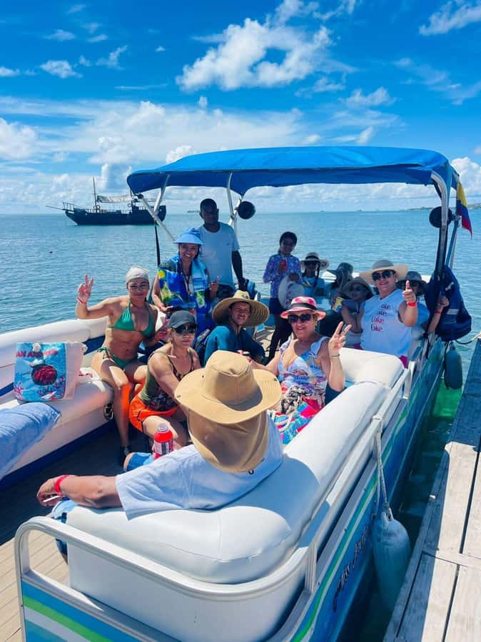 SAN ANDRES: FULL DAY SHARED PONTOON TOUR - What to pack for seven hours around the cays