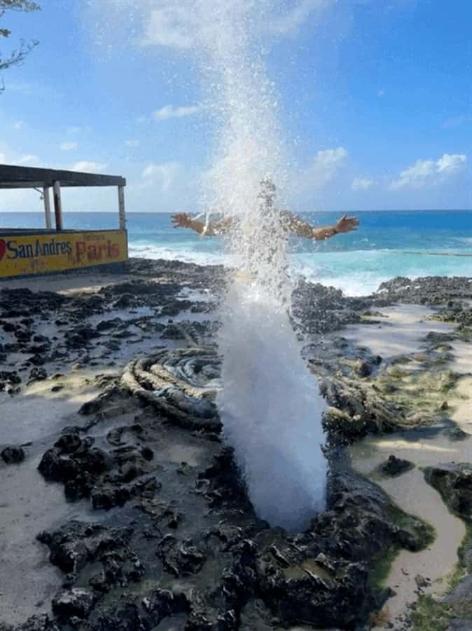 SAN ANDRES: Island Tour by Chiva + Hoyo Soplador - Morgan’s Cave is more legend than essential attraction