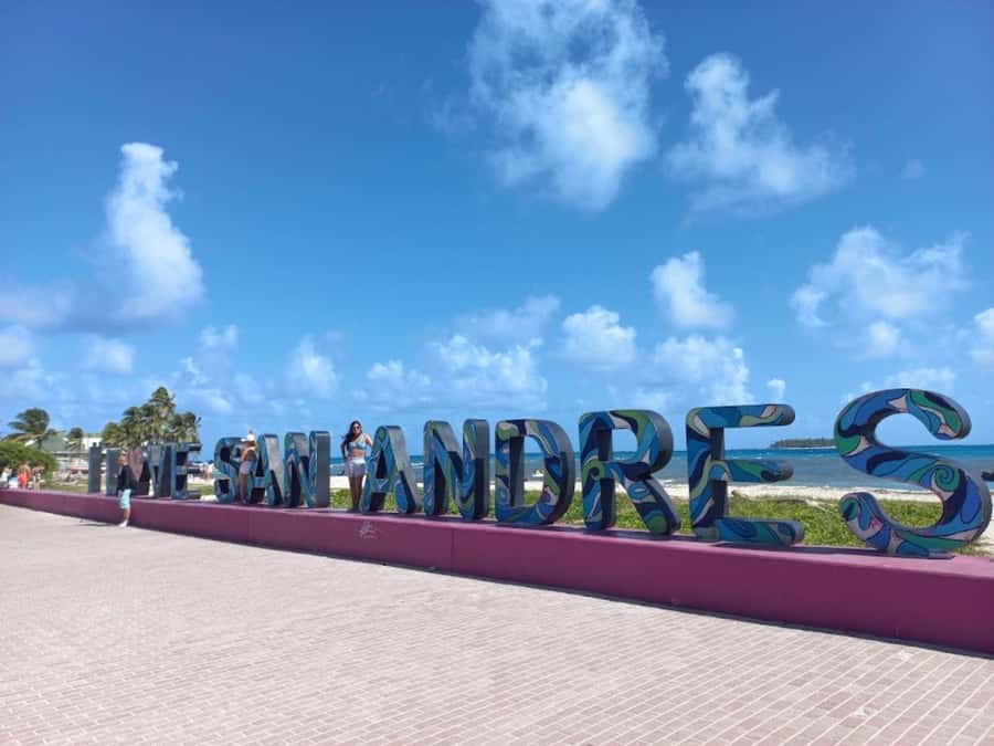 SAN ANDRES: Island Tour by Chiva + Hoyo Soplador - Hoyo Soplador only works when the sea cooperates