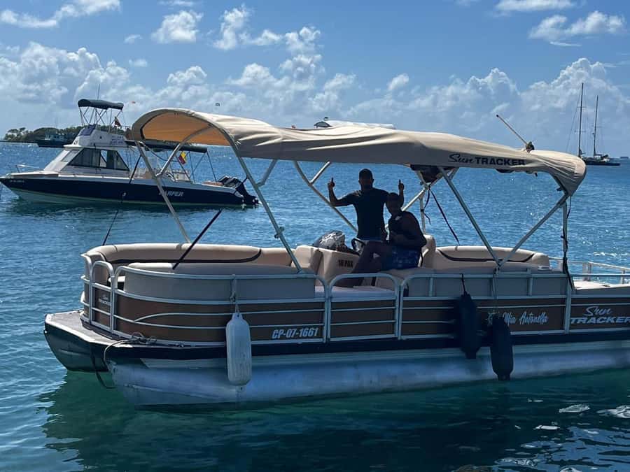 San Andres Island Tour In Shared Pontoon - What the $22 San Andrés pontoon tour really offers